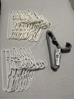 40 White and Gray Plastic Clothes Hangers - Multipack
